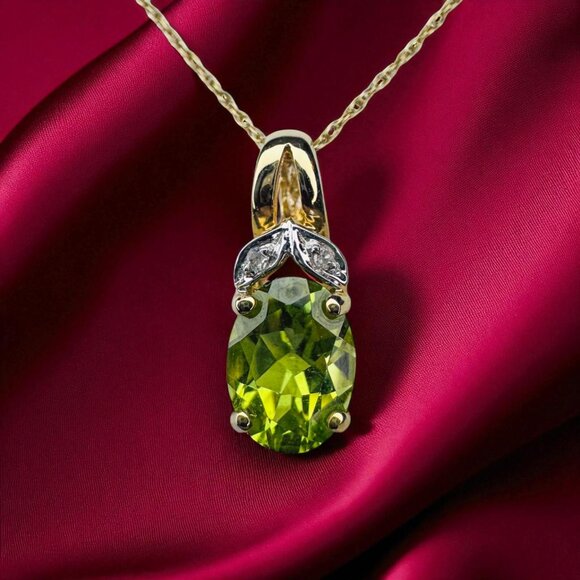 VINTAGE- 10K Gold- Natural Peridot & Diamond Necklace -20" -1.32 Carat T.W- 1.4g - Picture 11 of 16